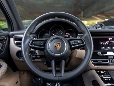 Certified 2026 Porsche Macan AWD/4WD image 29