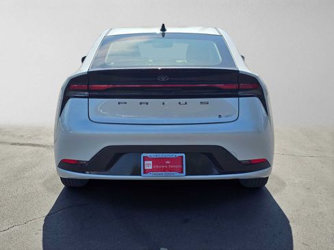 Certified 2026 Toyota Prius XLE FWD image 4