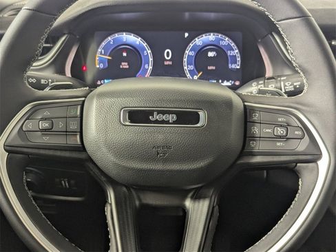 New 2025 Jeep Grand Cherokee Altitude image 18