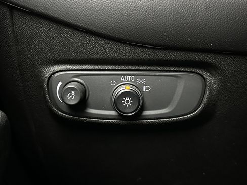 Used 2020 Chevrolet Equinox LT image 22