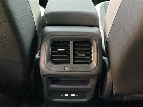 New 2026 Volkswagen Taos SE image 24