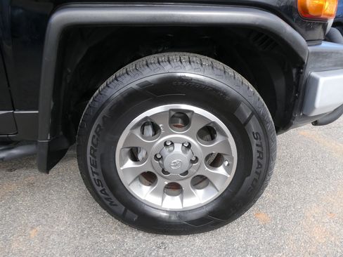 Used 2012 Toyota FJ Cruiser 4WD image 30