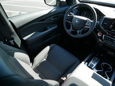 New 2026 Honda Ridgeline Black Edition image 9