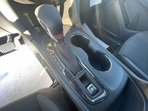 Used 2023 Chevrolet Equinox RS w/ LPO, Floor Liner Package AWD/4WD image 17
