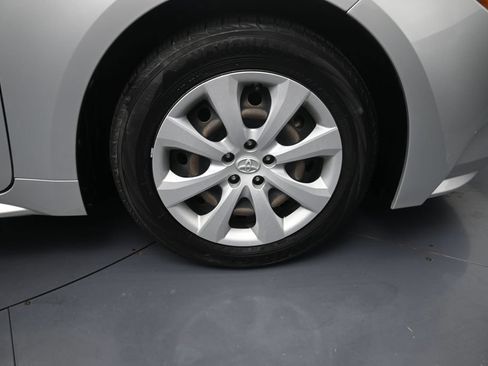 Used 2022 Toyota Corolla LE FWD image 5