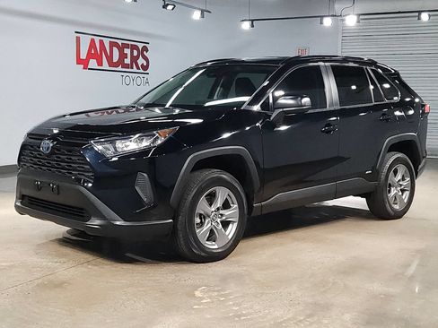 Used 2022 Toyota RAV4 LE AWD/4WD image 3