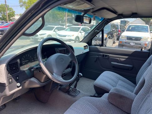 Used 1993 Toyota Pickup Deluxe image 10