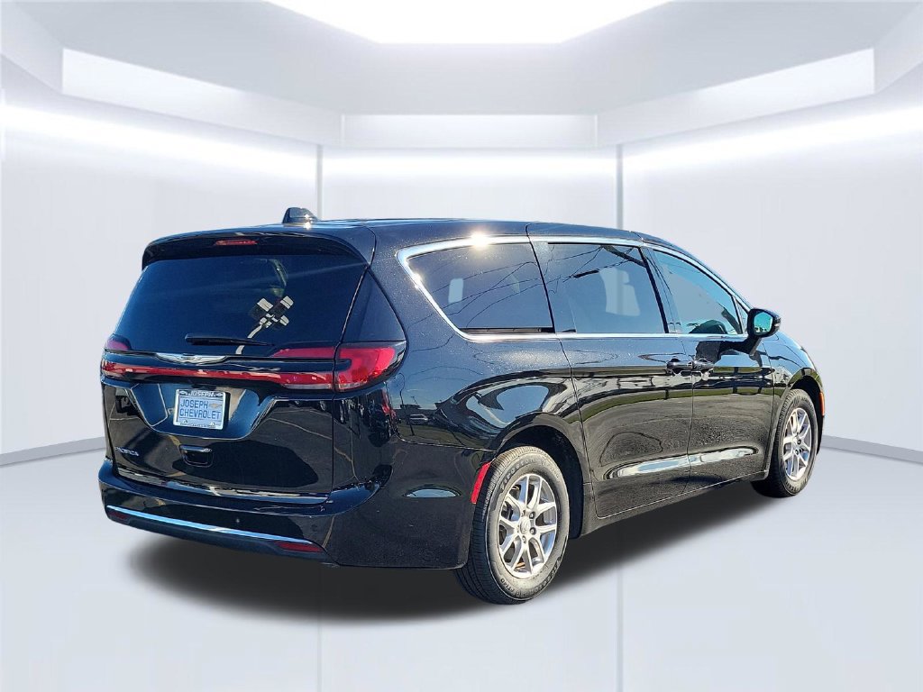 Used 2026 Chrysler Pacifica Select FWD image 6