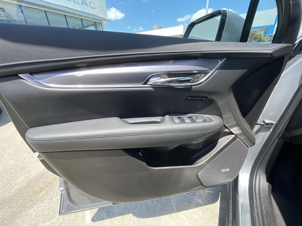 Certified 2024 Cadillac XT6 Luxury FWD image 24