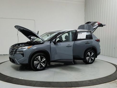 Used 2024 Nissan Rogue SL w/ SL Premium Package image 11