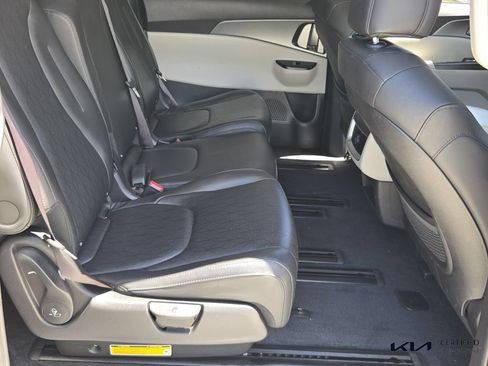 Certified 2022 Kia Carnival LX FWD image 16