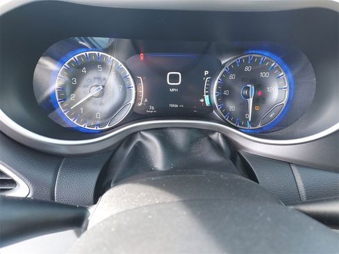 Used 2022 Chrysler Pacifica Touring-L image 21