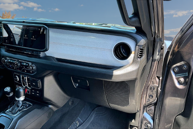 Used 2024 Jeep Wrangler Unlimited AWD/4WD image 25
