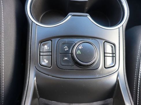 Used 2023 GMC Terrain SLT image 17