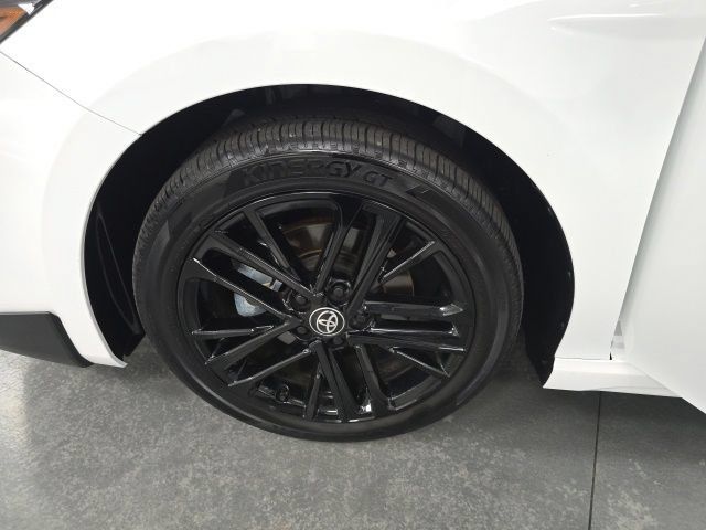 Used 2025 Toyota Camry SE AWD/4WD image 18