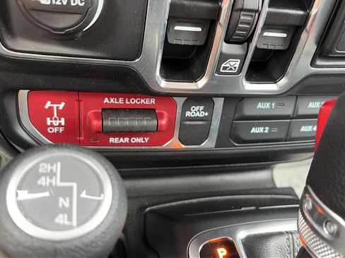 Used 2025 Jeep Wrangler Unlimited Sport AWD/4WD image 23
