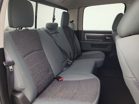 Used 2019 RAM 1500 Classic SLT w/ Luxury Group image 19