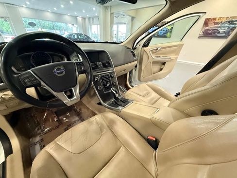 Used 2015 Volvo XC60 T5 Premier image 9