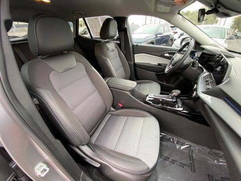 Used 2025 Chevrolet Trax LT image 36