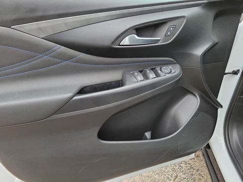 Used 2025 Buick Envista Sport Touring image 16