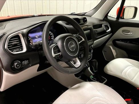 Used 2021 Jeep Renegade Latitude w/ Sun & Sound Group image 14