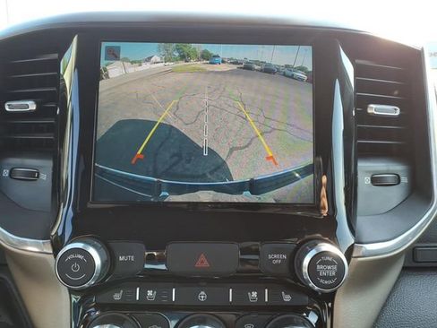 Used 2022 RAM 1500 Laramie AWD/4WD image 23