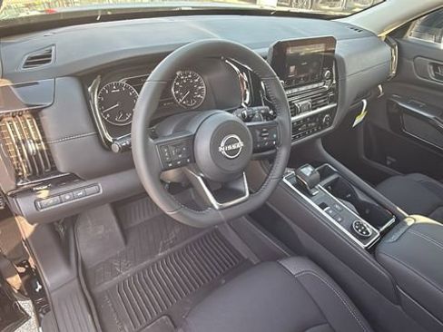 New 2025 Nissan Pathfinder SV image 10