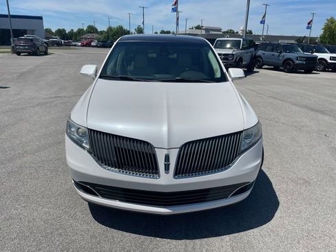Used 2014 Lincoln MKT FWD image 3