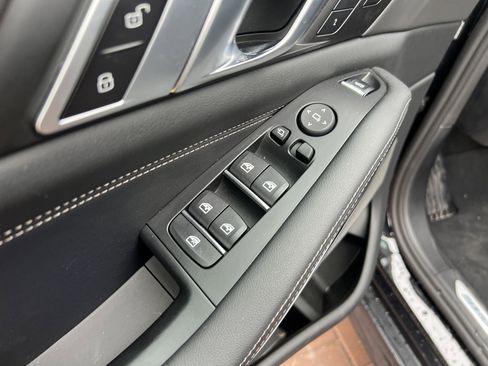 Used 2025 BMW X5 sDrive40i w/ M Sport Package image 15