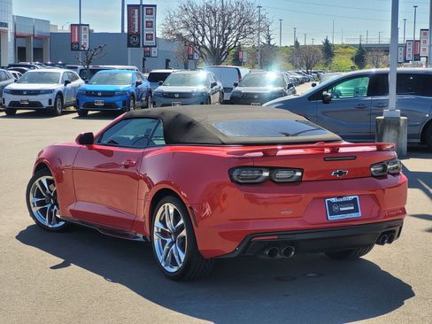 Used 2021 Chevrolet Camaro SS RWD image 7