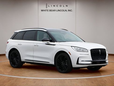 Used 2025 Lincoln Corsair Grand Touring w/ Jet Appearance Package image 3