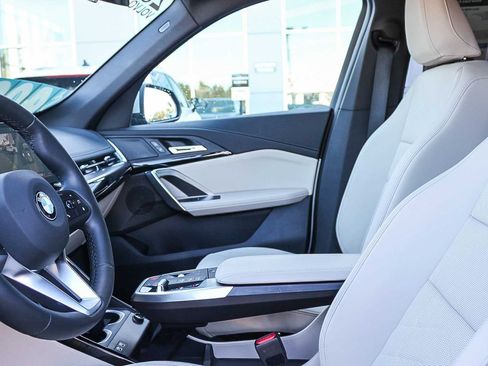 Used 2025 BMW X1 xDrive28i w/ Technology Package image 18