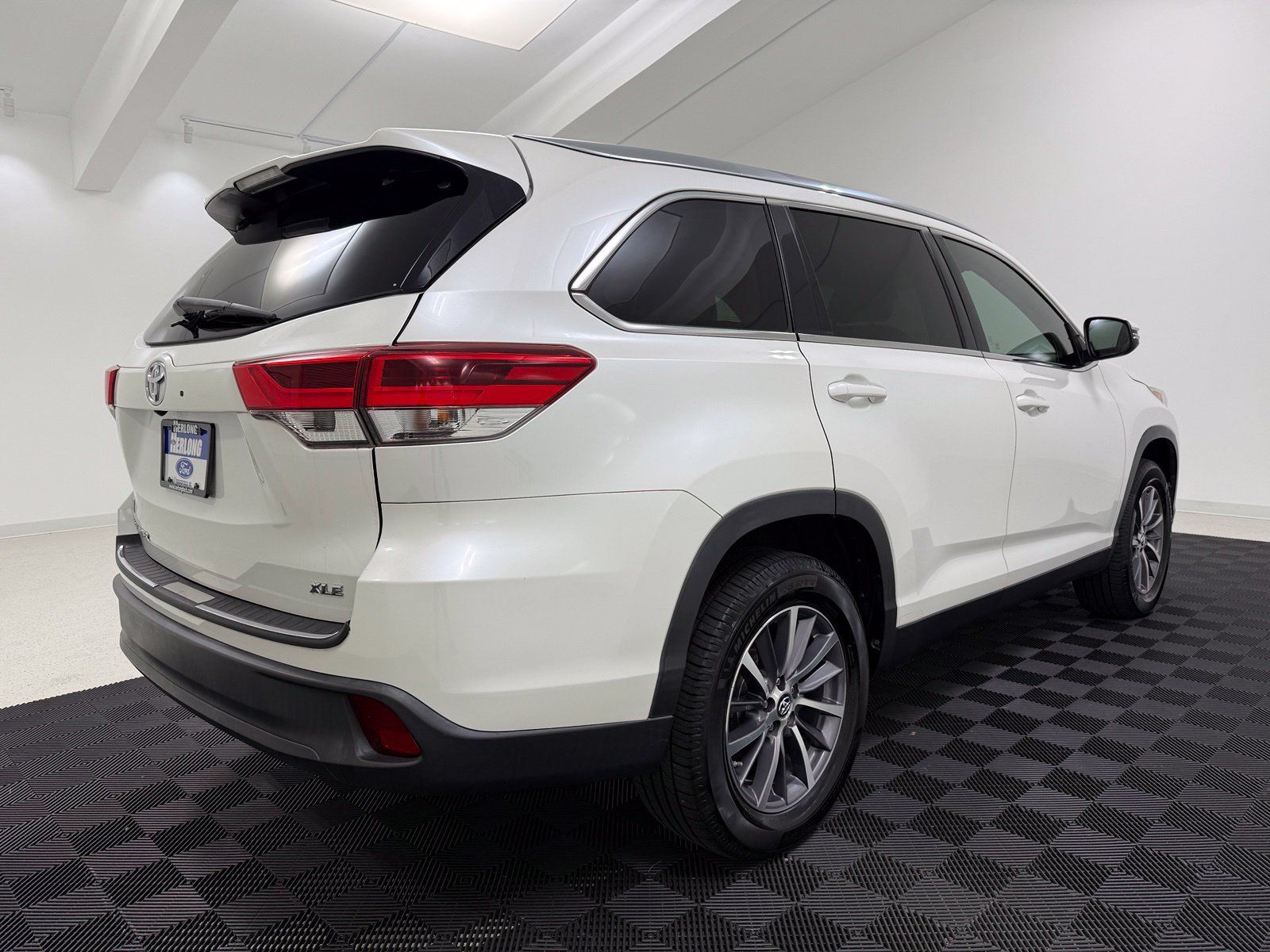 Used 2019 Toyota Highlander XLE FWD image 7