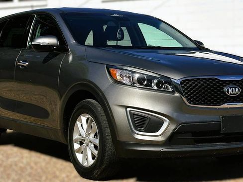 Used 2018 Kia Sorento L FWD image 4