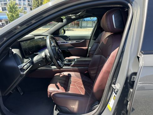 Used 2023 BMW 740i w/ Parking Assistance Package RWD image 18