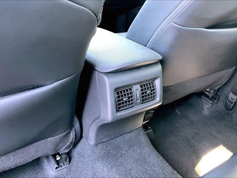 Used 2022 Toyota Camry SE FWD image 10