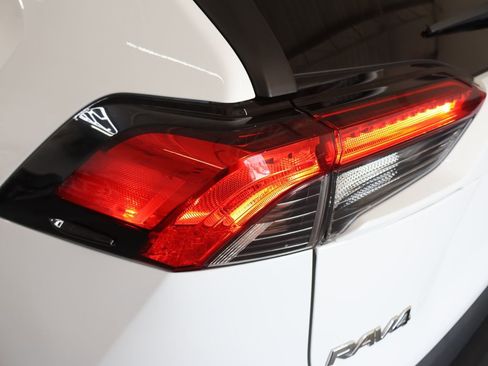 Used 2020 Toyota RAV4 LE FWD image 29