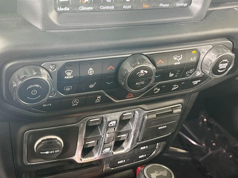 Used 2020 Jeep Wrangler Unlimited Sahara AWD/4WD image 16