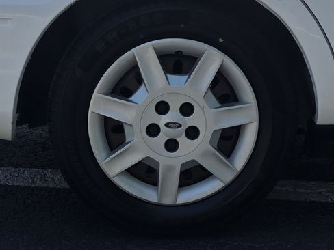 Used 2007 Ford Taurus SE FWD image 31