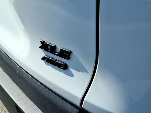 Used 2022 Toyota RAV4 XLE w/ Convenience Package AWD/4WD image 5