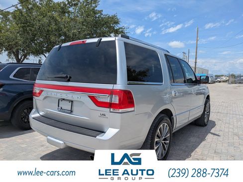 Used 2017 Lincoln Navigator Select RWD image 3