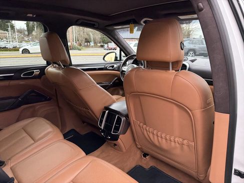 Used 2014 Porsche Cayenne Turbo S image 23