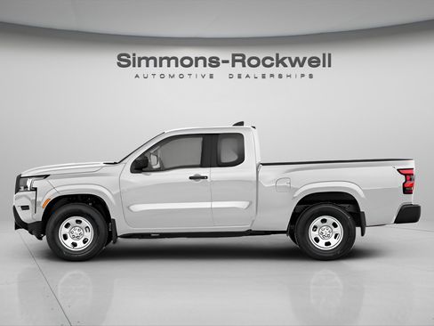 Used 2023 Nissan Frontier S AWD/4WD image 3