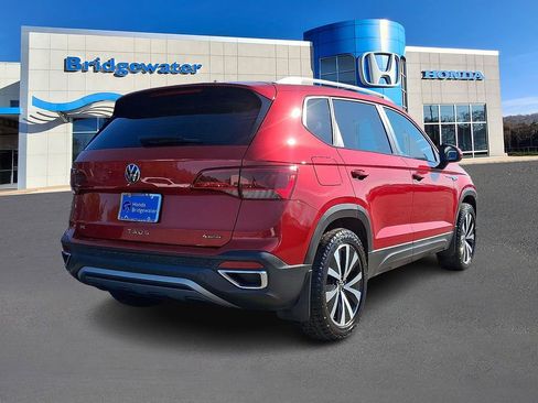 Used 2022 Volkswagen Taos SE w/ Panoramic Sunroof Package image 6