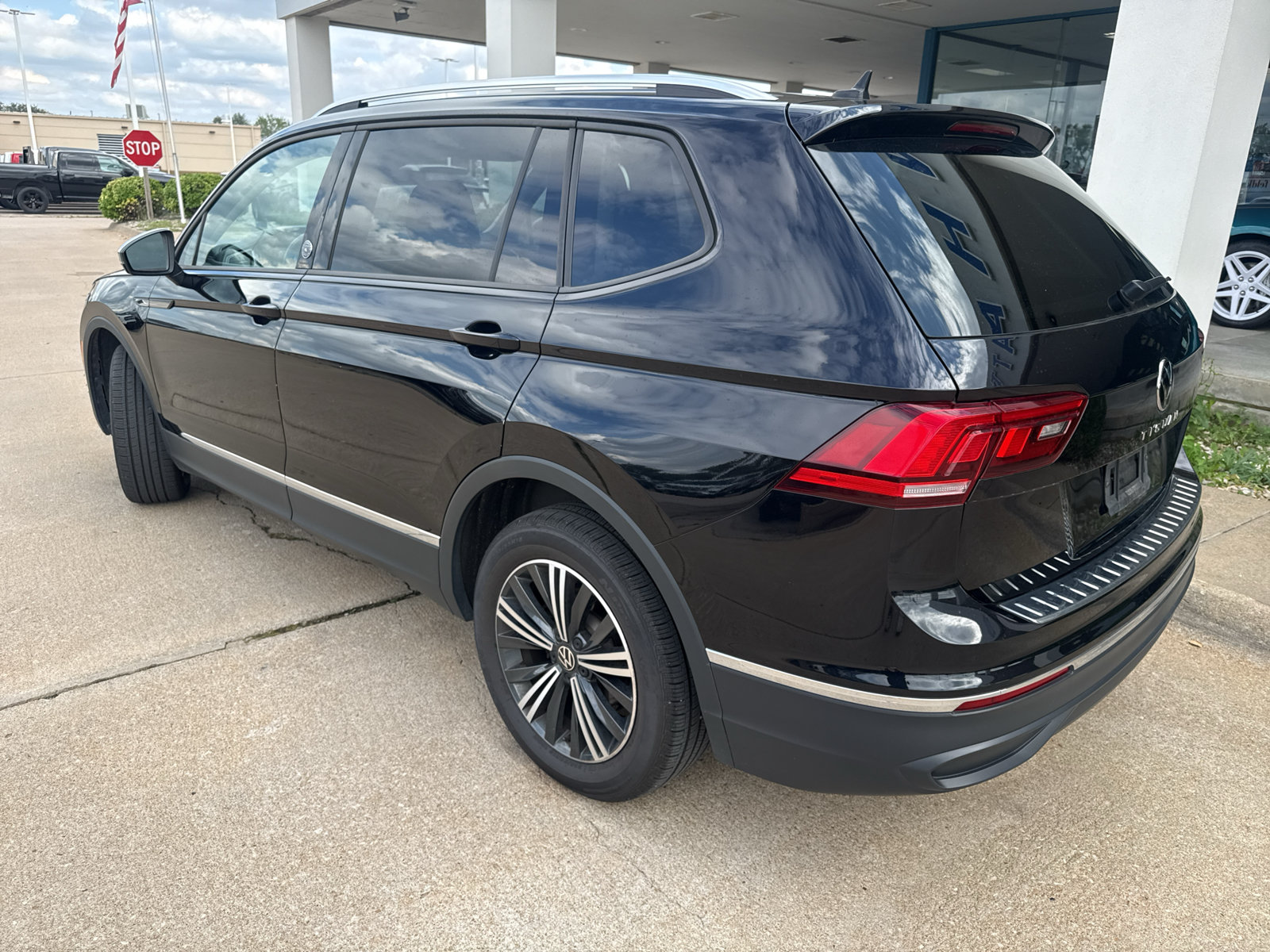 Used 2024 Volkswagen Tiguan Wolfsburg Edition FWD image 26