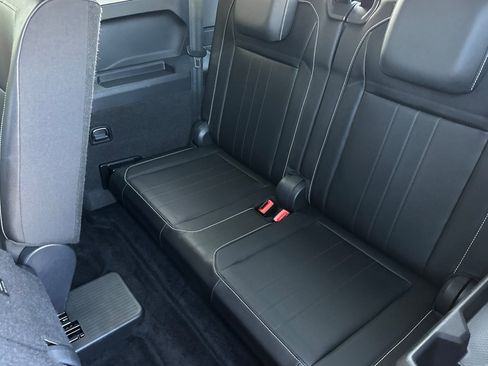 Used 2023 Volkswagen Tiguan SE FWD image 15