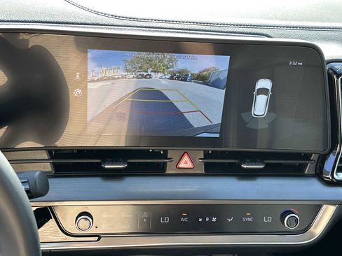 Used 2024 Kia Sportage EX image 18