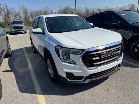 Used 2024 GMC Terrain SLE image 11