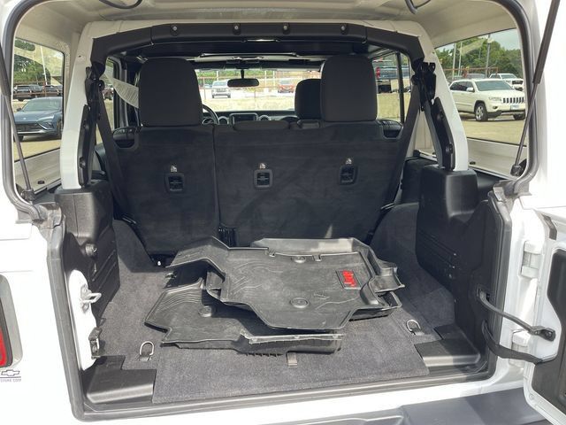 Used 2019 Jeep Wrangler Unlimited Sahara AWD/4WD image 23