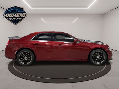 Used 2014 Chrysler 300 w/ Driver Convenience Group image 7